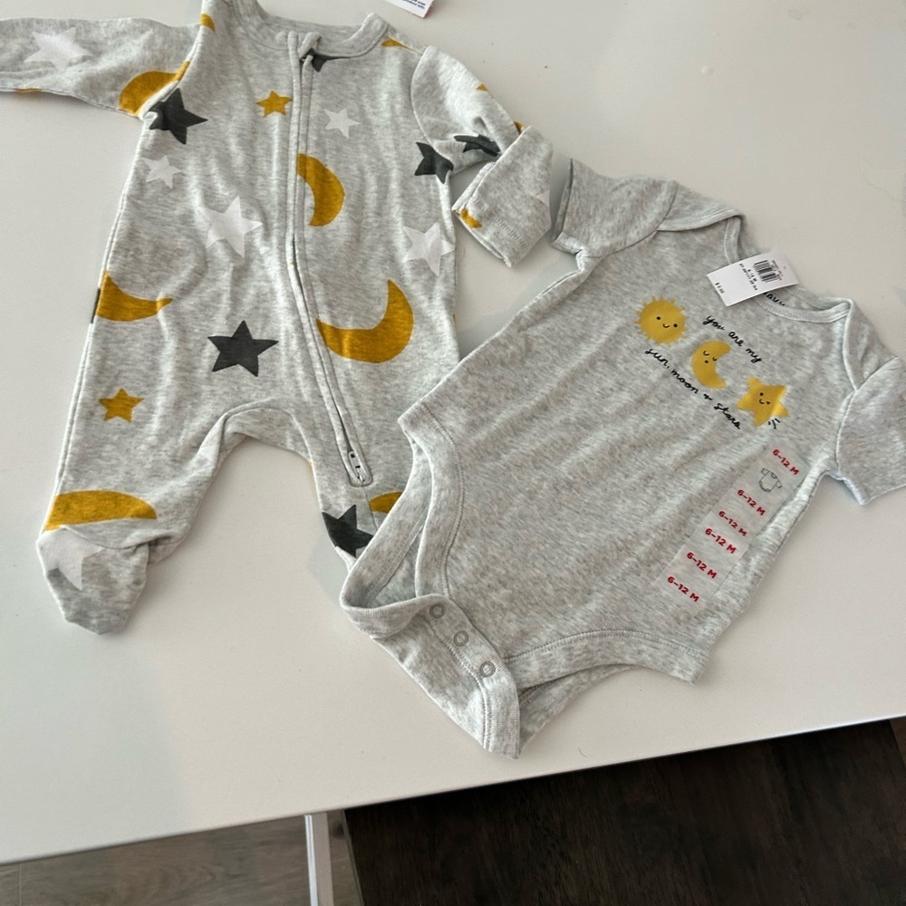 Old Navy Gray Baby Onesie and Pajama Set with Stars and Moons - Picture 1 of 4
